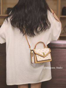 Fashionable Autumn Winter Womens Mini Bag Versatile Crossbody Luxury Sensation Single Strap Lock Buckle Closure Handbag