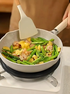 Cabify Food Grade Silicone Home Cooking Tools High Temperature Spatula Leaky Shovel Soup Spoon with Wooden Handle