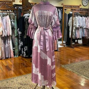Dress Tissue by Dian Pelangi LIMITED EDITION Busana Muslim Baju Maxi Gamis Abaya Kaftan Gaun Outfit Busui Pesta Pernikahan Kondangan Lebaran Formal Wanita Hijaber Cantik Anggun Modis Modern Simple Elegan Mewah Model Korea Motif Batik Hand Made Kekinian