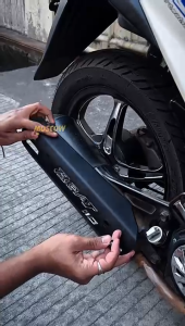 COVER KNALPOT + EMBLEM BEAT 2008 - 2025 PNP TINGGAL PASANG 110 FREE BAUT PNP HONDA BEAT OLD NEW KARBU ESP FI POP ECO DELUXE STREET 2008 - 2025 TAMENG KNALPOT BEAT PELINDUNG PENUTUP KNALPOT MOTOR ABS PLASTIK ORIGINAL ANTI PECAH AKSESORIS MOTOR HONDA BEAT