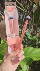 ของแท้100% ขนนุ่มมาก Real Techniques Brush เรียลเทคนิค แปรงRT เกลี่ยคอนซีลเลอร์ EXPERT CONCEALER 1542