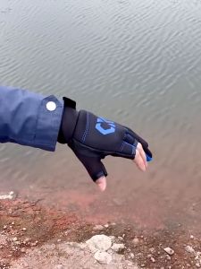 กลางแจ้งกันน้ํา กันลื่นระบายอากาศได้ งถุงมือตกปลาความยืดหยุ ครึ่งนิ้วแบบฟรีไซส์ ถุงมือตกปลา