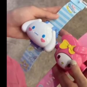 Jam Tangan Anak Digital LED Laser Proyektor Kepala Jumbo Mainan Karakter Kartun Sanrio Melody Kuromi Cinnamonroll HADIAH