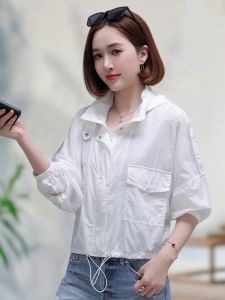 เสื้อคลุมกันแดดมีฮู้ดแบบสั้นสำหรับผู้หญิง ฤดูร้อนปี 2025 เสื้อคาร์ดิแกนบางระบายอากาศได้ดี ทรงหลวม ปกป้องจากแสงแดด เสื้อตัวบน