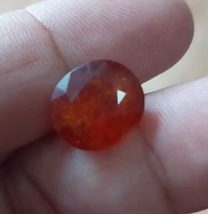 โกเมน (Red Garnet) - 9.20 ct. หินแห่งสุขภาพและความมั่นคงของชีวิต : พลอยธรรมชาติ หินสีแดง อัญมณีประจำราศีราศีมังกร (14 ม.ค – 13 ก.พ)