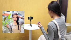 JJ02 Extendable Tripod Selfie Stick Phone Grip with Bluetooth Remote for Mobile Smartphone