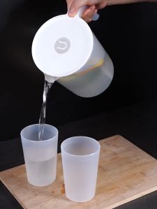 WORTHBUY『จัดส่งฟรี』กาน้ำพลาสติกทนความร้อน เหยือกน้ำแบบใส เหยือกพลาสติก เหยือกน้ำ คูลเลอร์น้ำ pitcher เหยือกน้ำพลาสติก บีกเกอร์พลาสติก แบบมีหูจับ ทนความร้อน เหยือก เหยือกน้ำ พลาสติก เหยือกทนความร้อน เหยือกใส่น้ำ เหยือกน้ำเกาหลี เหยือกน้ำคาเฟ่