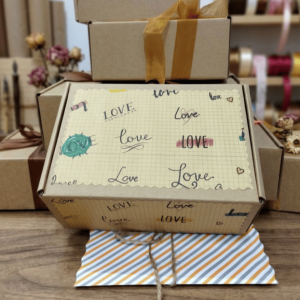 Hộp quà tặng giấy kraft kèm thiệp và rơm lót tặng người yêu người thân (kraft Love)