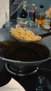 ข้าวเกรียบ กุ้งแก้ว(วงล้อ) 500 กรัม ตรา มโนราห์