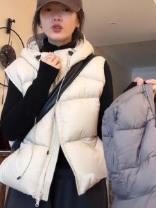 Womens Short Hooded down Cotton Vest Loose Fit Winter New Style 2025 Comfortable Small Size Shoulder Pad Vest Fashionable