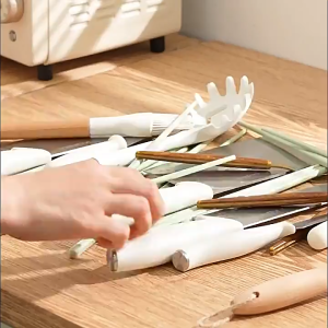 [พร้อมส่ง] Ecoco ที่ใส่มีดหมุนได้ 360° สำหรับห้องครัว ประหยัดพื้นที่ ถอดและล้างทำความสะอาดได้ ที่จัดเก็บมีดและส้อม