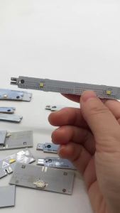 1 ชิ้น ชิ้นส่วนไฟส่องสว่างสำหรับเครื่องทำความเย็น BSH toplight_nsp_av_2led 8001029872 บีเอสเอช 80010129849 แถบ LED สำหรับตู้เย็น Siemens