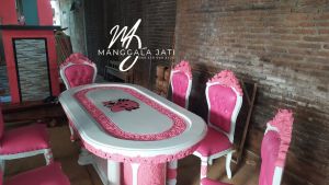 MEJA MAKAN SALINA HELLO KITY JATI DUCO K6