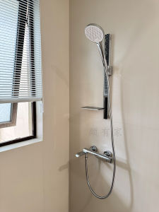 Modern Minimalist round Tube Shower Head Set Bathroom Bathing Shower Set Home Use Wall Mounted Single Tap Faucet Copper Material