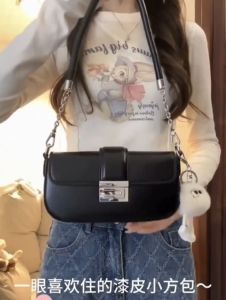 Túi Đeo Chéo Da Bóng Màu Đen Thời Trang 2025 Túi Đeo Vai Thông Thường Cho Phụ Nữ Túi Đựng Đồ Đi Làm Túi Đựng Đồ Dùng Hàng Ngày Có Khóa Từ