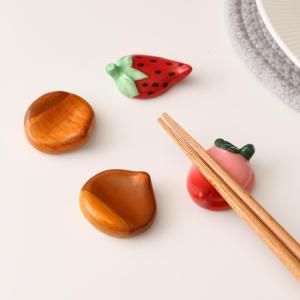 Cute Chestnut Ceramic Chopsticks Stand Vegetable Fruit Strawberry Peach Table Decoration Chopsticks Pillow Countryside Style