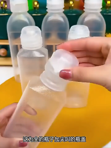 4Pcs 300/500ML Oil Bottle Plastic Condiment Squeeze Bottles Kitchen Ketchup Salad Olive Oil Bottles