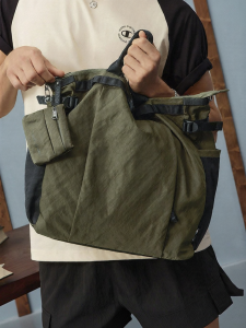 Champion | Large Capacity Single Shoulder Bag