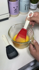 Multifunctional Kitchen Cooking Spoon Heat-resistant Hanging Hole Innovative Potato Garlic Press Colander Tableware Tool