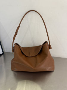 2025 New Fashion Versatile Luxury Minimalist Lazy Style Womens Single Shoulder Commuter Armpit Bag Soft Small Tote Bag