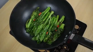 【รับประกัน 5 ป】 เตาไฟฟ้า 2200W แป้นพิมพ์ภาษาไทย กันน้ํากันน้ํามัน ทนต่ออุณหภูมิสูง ปรับระดับได้ 5 ระดับ เตาแม่เหล็กไฟฟ้า induction cooker เตาแม่เหล็กไฟ induction cooker