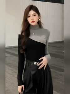 เสื้อยืดคอกลมแขนยาวผู้หญิงฤดูใบไม้ผลิและฤดูใบไม้ร่วง 2025 ใหม่ ลายสก็อต ดีไซน์เข้ารูป เสื้อชั้นใน เสื้อตัวนอก เสื้อยืดคอกลม