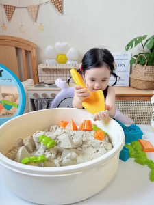 Bộ Đồ Chơi Cát Cao Cấp Mideer Có Khay Nhựa Tròn Dụng Cụ Chơi và 2Kg Cát Động Lực Chống Dính Mideer Magic Sand Play Set