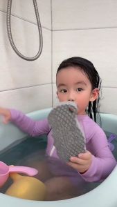 Miếng bọt biển tắm cao cấp làm sạch da cho trẻ em người lớn người cao tuổi dây treo tiện lợi