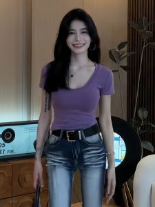 เสื้อยืดคอกว้างแขนสั้นทรงสลิมฟิตสำหรับผู้หญิง ฤดูใบไม้ผลิและฤดูร้อน 2025 เสื้อผ้าทำงานสไตล์เกาหลีแบบใหม่ ทรงเข้ารูป ยืดหยุ่นได้หลากหลาย