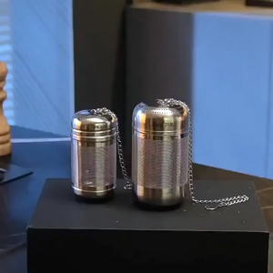 Hộp đựng trà cao cấp Inox 316 với khóa an toàn và dây xích thiết kế hình lục giác phù hợp để đựng trà khô.