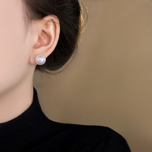 Elegant Pearl Stud Earrings Womens New Style 2025 Fashion Jewelry Lightweight Luxury Sensation Fresh out Pearl Hoops