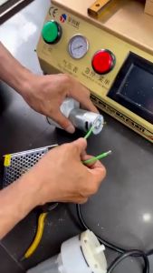 Cục hút chân không mini dành cho máy tách kính