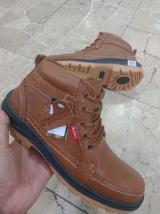 SEPATU MODEL BOOTS UNTUK PRIA DEWASA