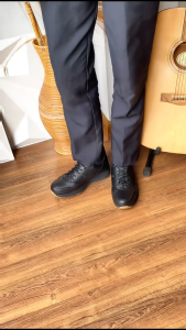 Sepatu Sneakers Casual Pria Bahan Kulit Model Tali Sporty Casual Look Skylark LP.104