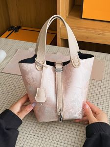 Handcrafted Bucket Bag Material Kit Single Shoulder Slant Crossbody Bag for Girlfriend Quality Texture DIY Gift