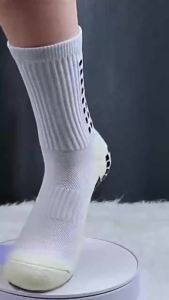 Men Sport Socks Anti-slip Silicone Bottom Sweat Absorption Fine Knitting High Elasticity Football Basketball Socks