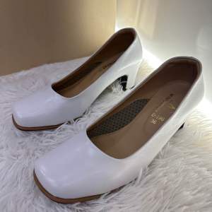 รองเท้าคัดชูพยาบาล รองเท้าคัดชูสีขาว รองเท้าครุศาสตร์