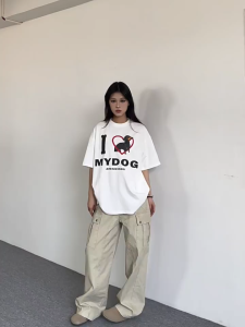 T-Shirt Wanita Lengan Pendek - Motif Kartun Anjing Lucu & Tulisan Inggris Katun Premium Adem 2025 Desain Streetwear Oversize Slim Fit Baju Kasual Kerah Bulat Tren Musim Panas Baju Rumahan Nyaman Lengan Pendek Streetwear Santai Versatil Gratis Ongkir