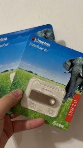 อุปกรณ์หลัก":["Kingston","แฟลชไดรฟ์ USB 2.0","โลหะ","ขนาด 1GB 2GB 4GB 8GB 16GB 32GB 64GB 128GB 1TB"],