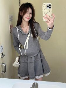 ชุดสองชิ้นแขนยาวมีฮู้ดไซส์ใหญ่สำหรับผู้หญิง ฤดูใบไม้ผลิและฤดูใบไม้ร่วง สไตล์ลำลอง กระโปรงสั้นทรงเอ ชุดแฟชั่นสำหรับผู้หญิง