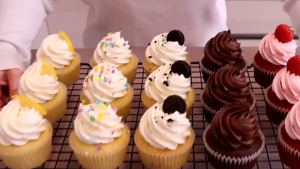 MAKAPAL Greaseproof Cupcake Liners 500/1000Pcs White Cupcake Paper Cup Muffin Liners Grease-proof for Muffins Chocolate & Festivals