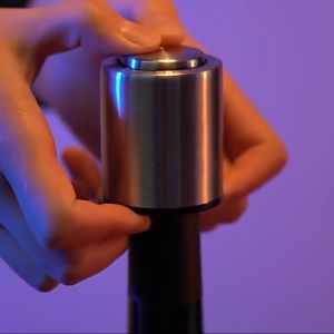 จุกขวดไวน์สูญญากาศ สามารถเก็บความสดของไวน์ได้เป็นอย่างดี