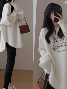 เสื้อยืดแขนยาวผ้าฝ้ายแท้สีขาวสำหรับผู้หญิงในฤดูใบไม้ร่วงและฤดูหนาว เสื้อชั้นในแบบมีฟองน้ำ ทรงหลวม ทรงยาวคลุมสะโพก