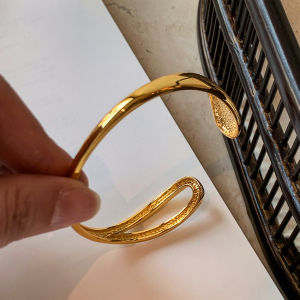 CAFFTI | Ins Style Golden Wave Pattern Open Hand Bracelet