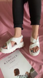 Giày Sanđal nữ mã DHS64 Đế Cao 5 cm Chất Da Siêu Mềm Đẹp Mới có 2 màu Đen Trắng