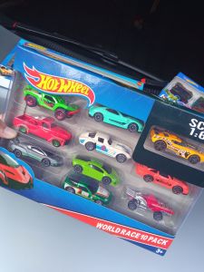 Mainan Diecast Hotwhells 1 set isi 10 model sport termurah