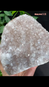 natural crystal Cluster shine and staring 100%天然水晶 天然色 光泽✔️闪亮✔️水润感✔️双色幽灵环绕✔️原矿✔️ 🔖请观看视频帖Reel，才能感受我描述的质感😀  purify mind ， calm your mind纯净白水晶🧘疗愈心灵、能量聚集 🫶🏻  #clearquartz #白水晶 #闪晶