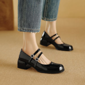 รองเท้าส้นเตี้ย Mary Janes ทรงหัวมน สีแดง สำหรับผู้หญิง ไซส์เล็ก รองเท้าแฟชั่นฤดูใบไม้ผลิ 2024 รองเท้าหนัง PU หัวเข็มขัด รองเท้าสวมสบาย