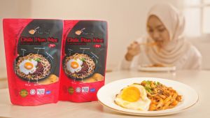 HALAL MEET MEE Pan Mee Noodle Mi Segera Instant Noodle Mee Segera Dry Chili Pan Mee Halal 辣椒板面