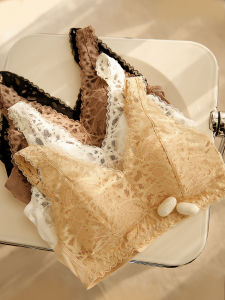 French Style Lace Hollow out Triangle Cup Wireless Bra Light Thin Youth Female Underwear Innerwear Seamless Comfortable Bra